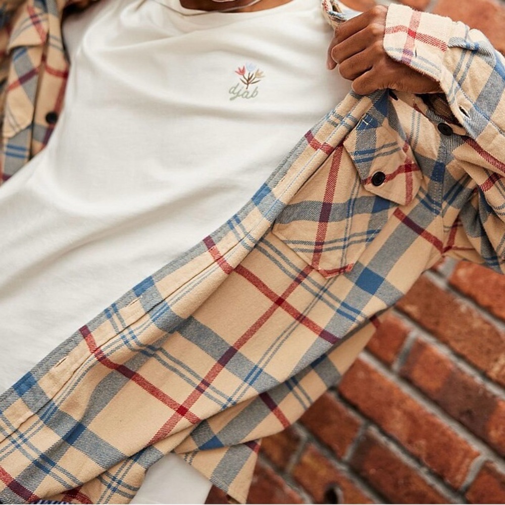 SOLD ! 💰 Simon’s DJAB / Plaid Cream and Blue Button Down Flannel / Men